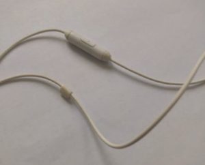 Why do earbuds stop working - Problems around the remote area